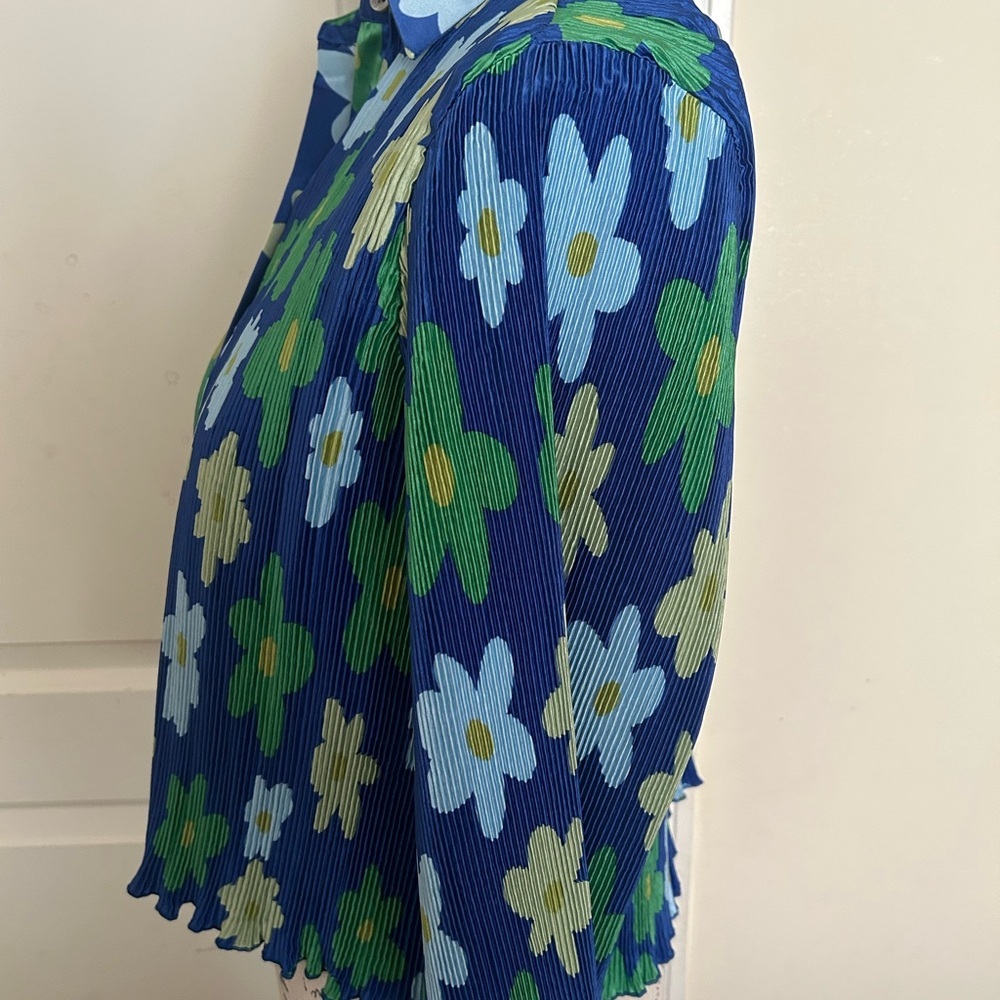 Black History Month Floral Blue and Green Top - Picture 4 of 6